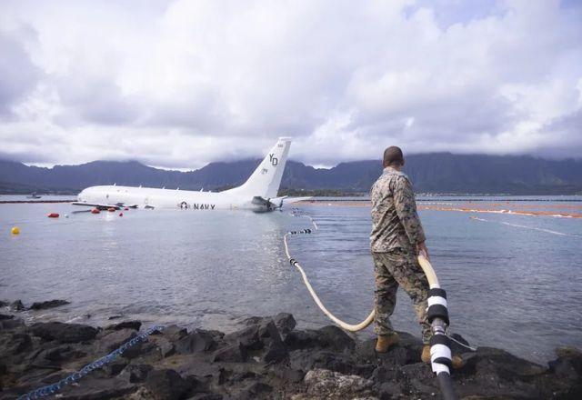 Marinha americana vai gastar US$ 7,3 milhões em resgate de avião do mar