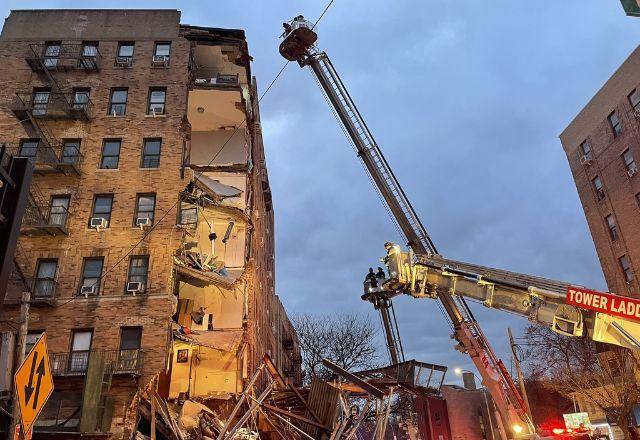 Parte de um prédio de seis andares desaba em Nova York