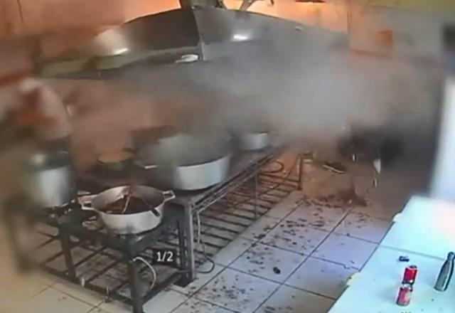 Panela de pressão explode e fura teto de cozinha em igreja