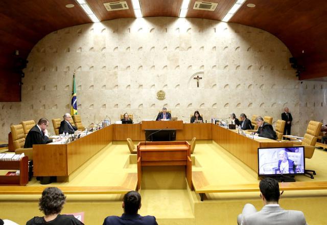 STF dá 18 meses para Congresso legislar sobre licença-paternidade