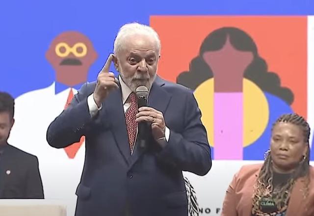 Lula comemora "um ministro comunista" no STF em evento de jovens de esquerda