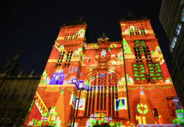 Natal iluminado no centro de São Paulo tem árvore que acende de dia