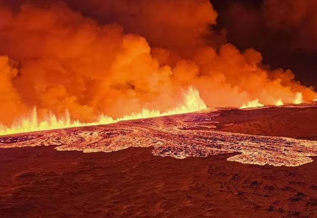 Vulcão entra em erupção na Islândia após milhares de terremotos