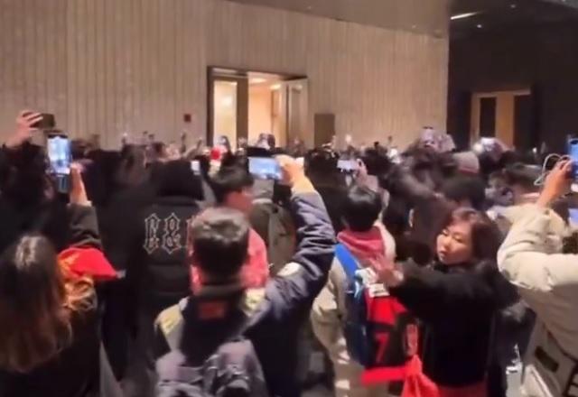 Vídeo: fãs chineses de CR7 causam tumulto em hotel do Al Nassr