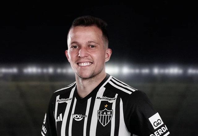 Atlético-MG anuncia o retorno do meio-campista Bernard