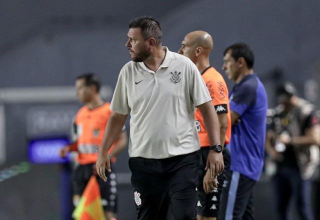 Corinthians demite auxiliar técnico Thiago Kosloski