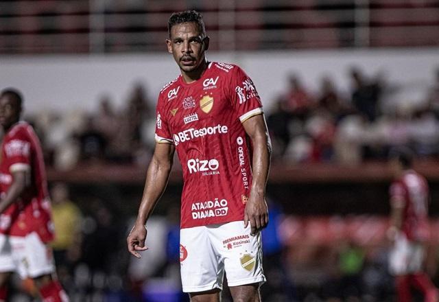 Internacional encaminha contratação de volante Fernando, do Vila Nova