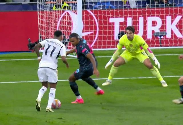 Real Madrid na frente! Rodrygo puxa contra-ataque e faz o segundo gol espanhol