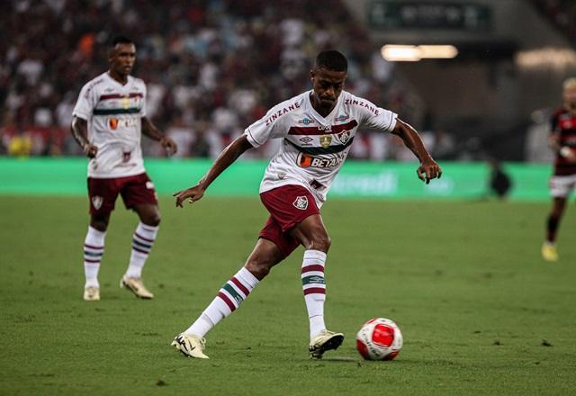 Vitória tenta contratação de Hayner, do Santos, e Keno, do Fluminense