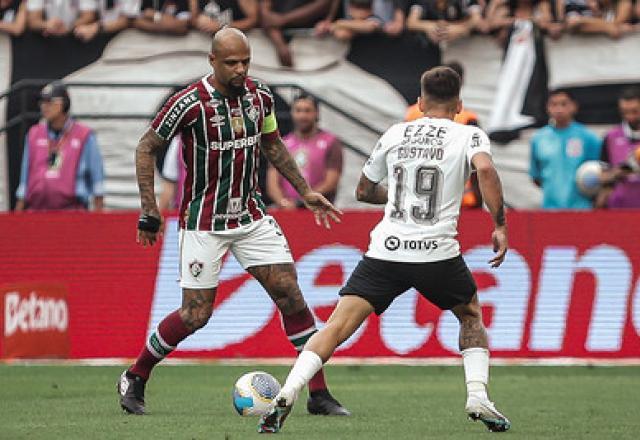 Corinthians bate Fluminense por 3 a 0 e espanta crise