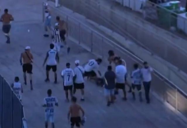 Torcedores de Fluminense e Atlético-MG entram em confronto antes de jogo