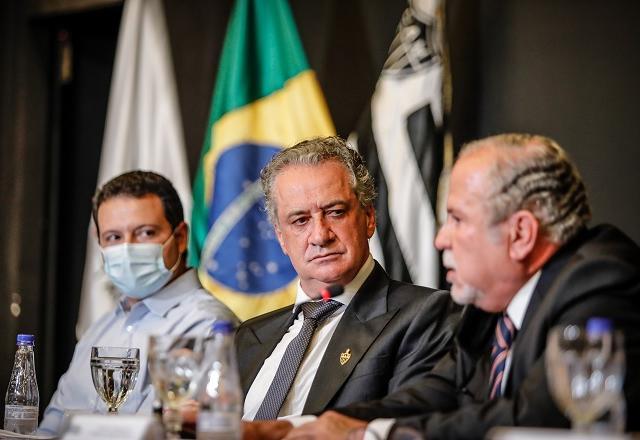 Presidente do Atlético-MG critica Flamengo por reclamações de arbitragem