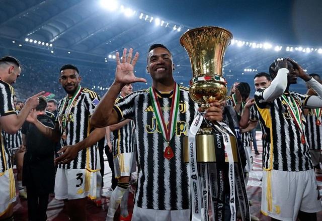 São Paulo tem "boas possibilidades" de contratar Alex Sandro, diz André Hernan