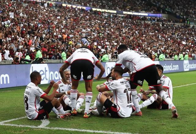 De virada, Flamengo atropela Vasco e faz maior goleada rubro-negra do clássico