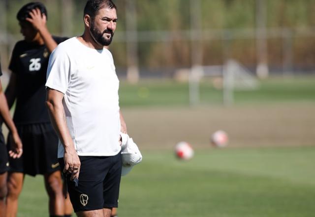 Danilo é demitido do comando técnico do sub-20 do Corinthians