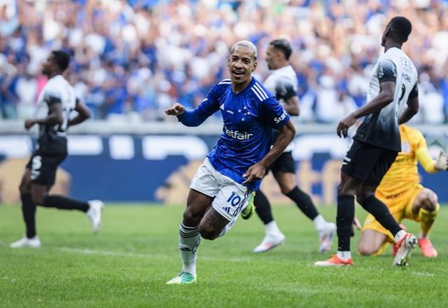 Cruzeiro vence e mantém Corinthians na zona de rebaixamento